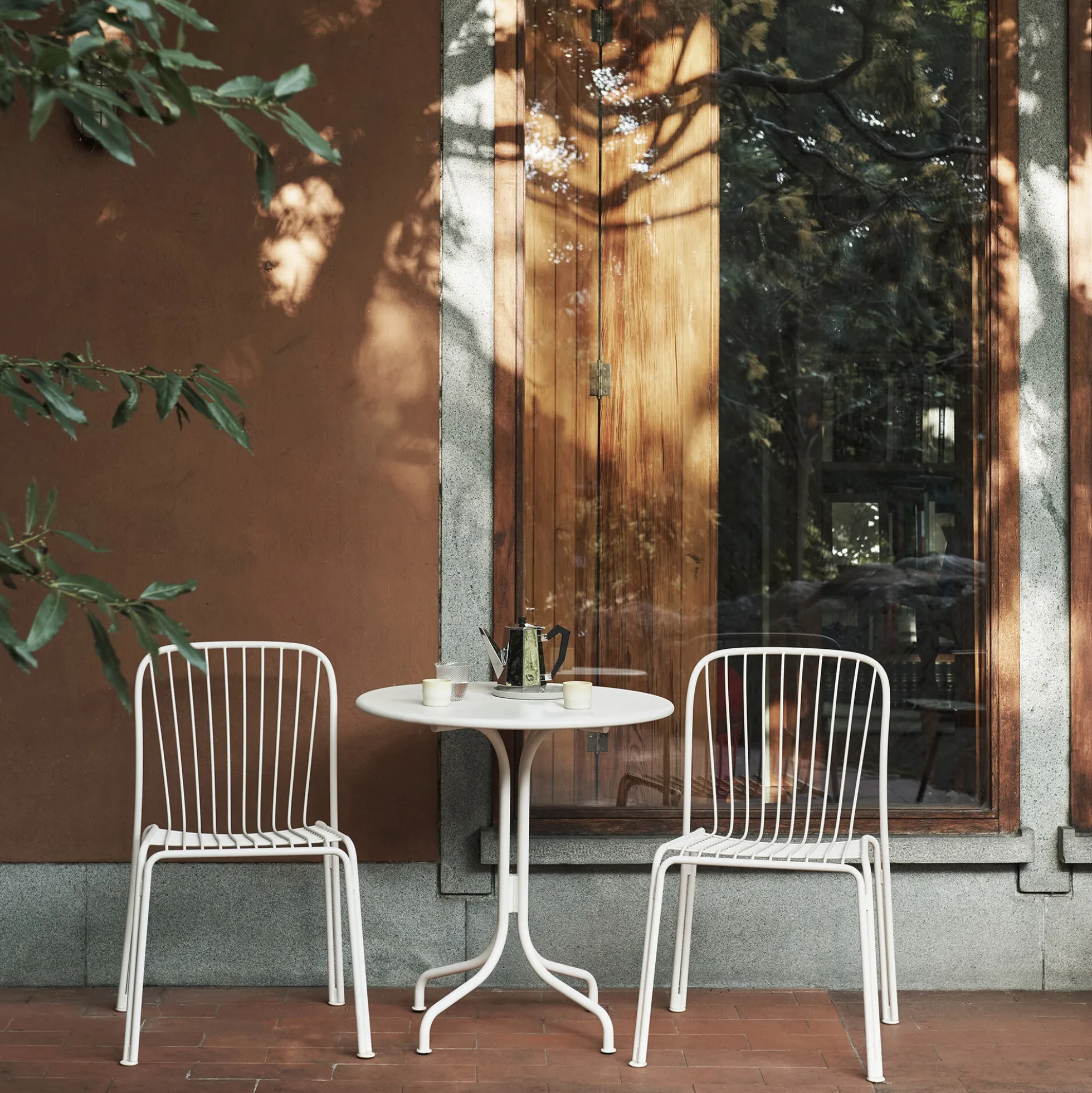 Thorvald SC96 Outdoor Café Table Round, ivory
