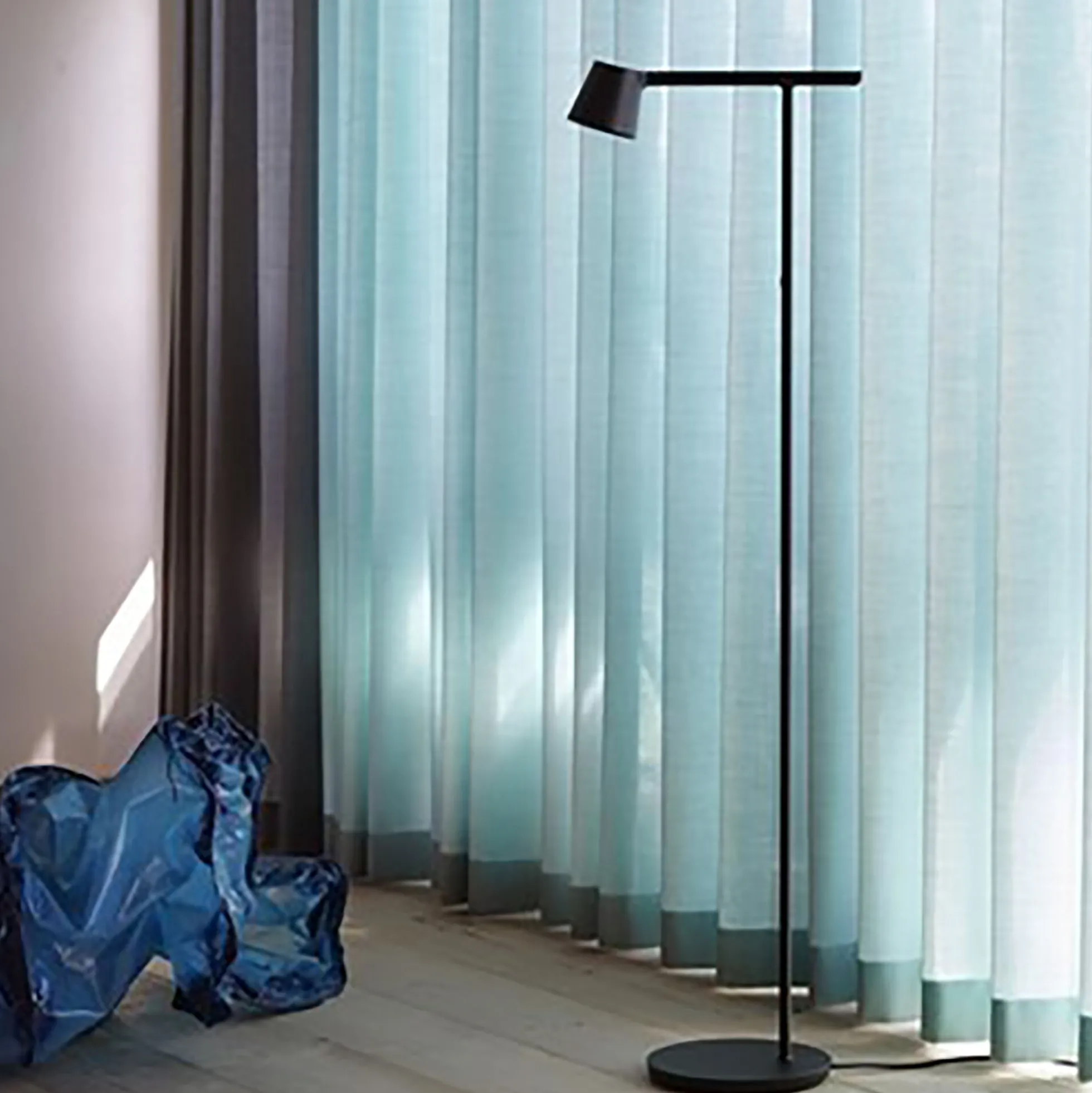 Tip Floor Lamp, black