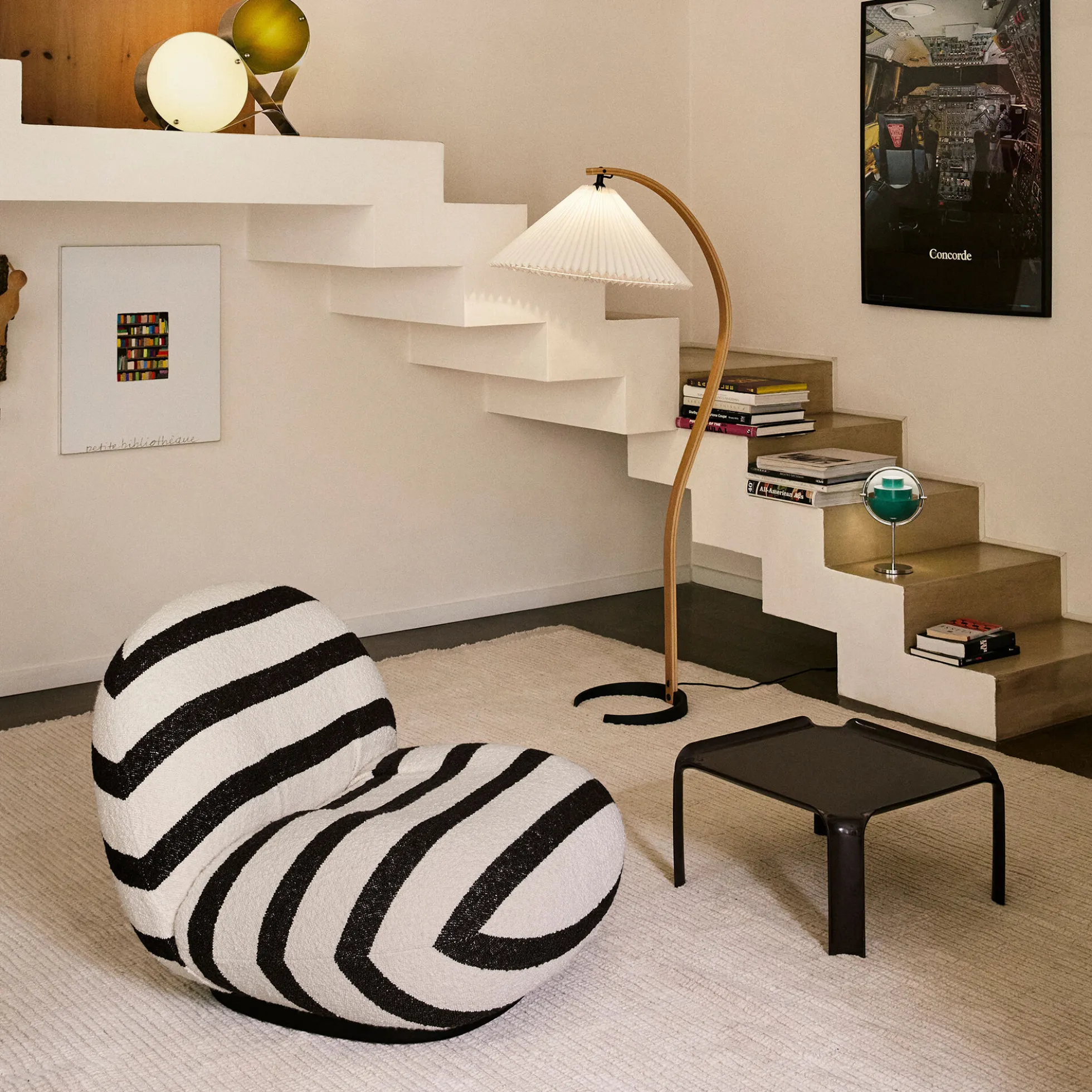 T877 Side Table, molé