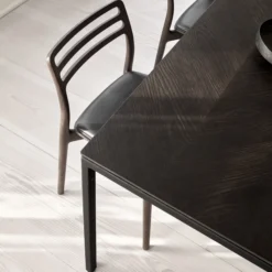 VIPP971 bord medium, mørk eg