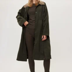 Waxed Coat Cloudy, dark soil