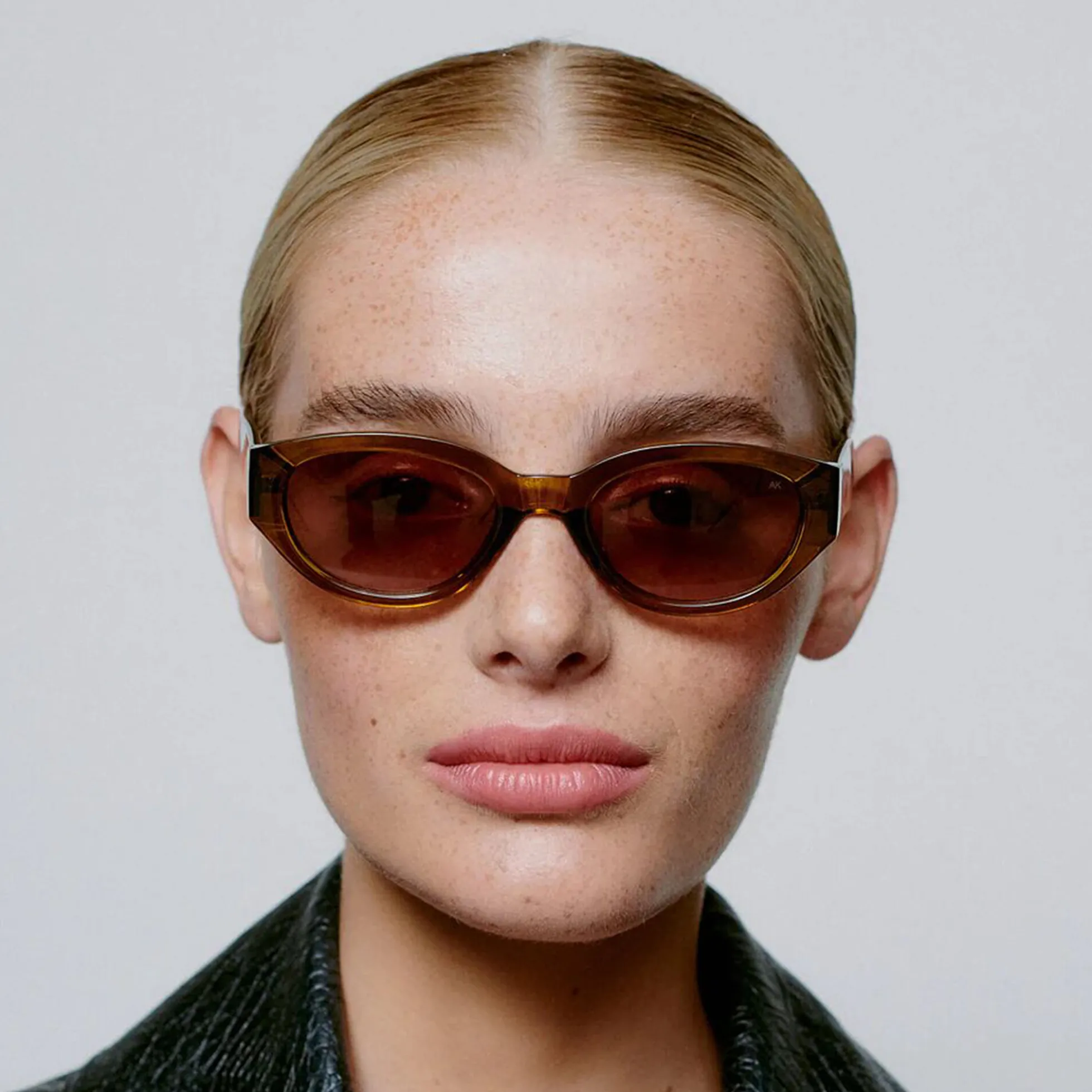 Winnie Solbriller, smoke transparent
