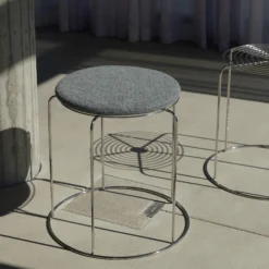 Wire Stool VP11 skammel med hynde, Hallingdal 130