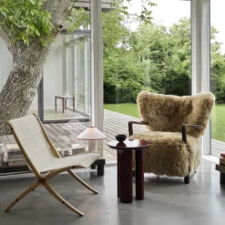 Wulff ATD2 Lounge Chair, sheepskin honey/oiled walnut